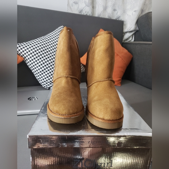 Beautiful Wedge boots - Picture 3 of 13